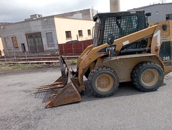 CAT 242 - 6