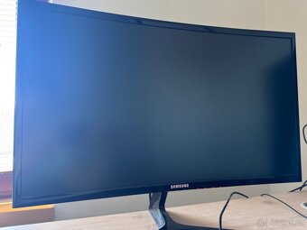 Herní Počítač s Monitorem - 6