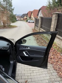 Peugeot 308 1.5 HDI 96 kW Allure EAT8 VIRTUAL automat - 6