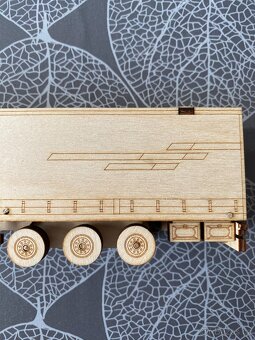 Nové modely Iveco S-Way s návěsem, Tatra 813 s přívěsem - 6