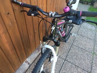 Specialized Hotrock 24" kola 3x9 rychlostí - 6