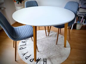 Prodám téměř nový jídelní kulatý stůl - Ø105cm. - 6