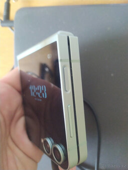 Samsung z flip 6 , 3x pouzdro , 12 GB RAM, 256 GB úložiště - 6