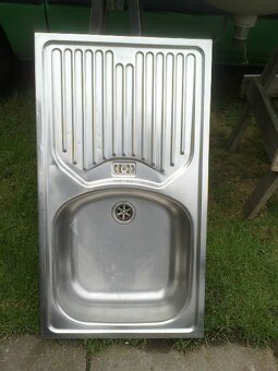 Drez s odkapavacem a koupelnove umyvadlo s deskou - 6