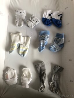chlapecke ciapky, podbradniky, ponozky - 6