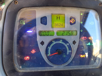 Traktor New Holland T4040F - 6