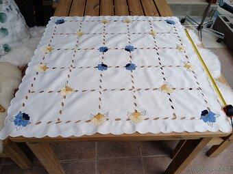 Menší čtvercový ubrus 83cm x 83cm - 6