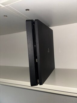 PlayStation 4 (PS4) s ovladačem - 6