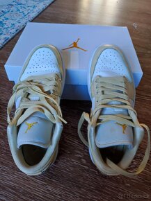 NIKE Air Jordan - velikost EUR 37,5 - 6