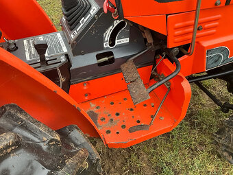 Hinomoto E1804 18 HP kompaktní traktor + mulčovač - 6