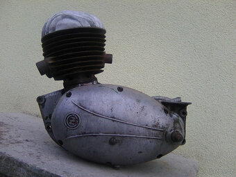 čz 125/150 - motory, rozeta,náboj kola a vidlice - 6