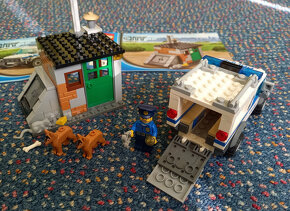 Lego City Police 60048 - Police Dog Unit. - 6