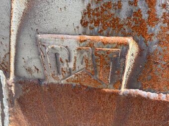 Prodám Caterpillar 906 - 6