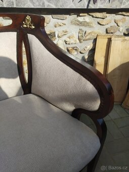 Luxusní dvoumístná sofa po renovaci. - 6