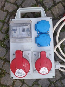 Zásuvková skříň s chráničem+ Prodlužovací kabely - 6