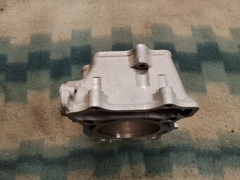 Prodám válec Yamaha YZF250 - 6