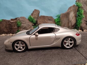 Prodám model 1:18 porsche cayman - 6