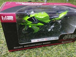 Yamaha YZF-R1 (model 1:12) - 6