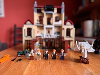 LEGO Jurassic World 75930 Řádění Indoraptora v Lockwoodově - 6