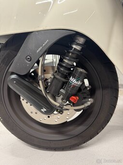 Vespa GTS Super 300 HPE – Designová bestie s duší závodníka - 6