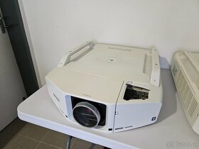 3x Projektor EPSON EB-Z8050W - 6