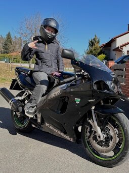 KAWASAKI NINJA ZX7R - 6