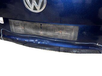 Páté dveře tmavě modrá metalíza LH5X VW Touran 1T3 r.v. 2012 - 6