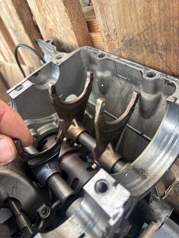 Rozprodam prevodovku na Suzuki Gsxr 600 750 po dilech. - 6