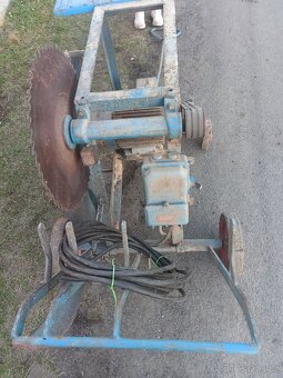Prodám cirkulárku s podavačem motor 5, 5KW - 6