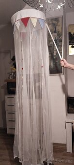 Nebesa nad postýlku - 6