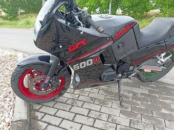 Kawasaki gpx 600 - 6