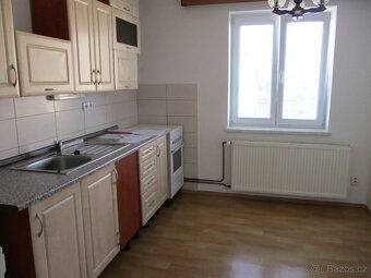 Pronájem bytu 2+1 54m2 ve 2.NP cihl. domu v Opavě - 6