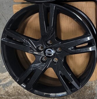 VOLVO XC60,alu 19',originál,černá perleť - 6