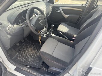 Dacia Duster 1.6 - 6