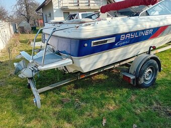 Bayliner Capri - 6
