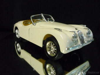 Jaguar XK120 Roadster smetanový ERTL 1/18 - 6