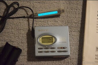 Minidisc Sony MZ-R91, manual, AA adapter, manual, MD disky - 6