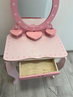 Dětský kosmetický stolek - 6
