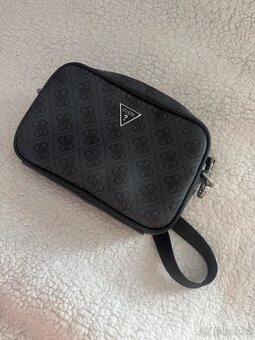 Šedá kabelka Guess - 6