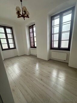 NOVĚ ZREKONSTRUOVANÝ BYT 3+1 NA NÁMĚSTÍ VE CHVALŠINÁCH - 6
