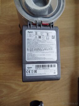 Vysavače Dyson a Grundig - 6