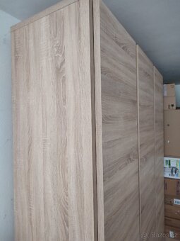 Šatní skříň - troje dveře - 6
