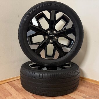 KIA SPORTAGE 5x114,3 R19 ET51+LETNÍ 235/50R19 5,5mm - 6