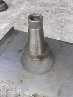 Prodám přechodné pouzdra a trny ISO 50/MORSE 5 - 6