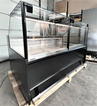 Chladící vitrína s hranatými skly 2,5m - 6