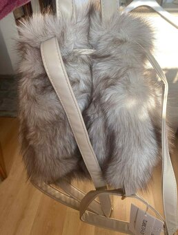 Nový krásný chlupatý batůžek - 6