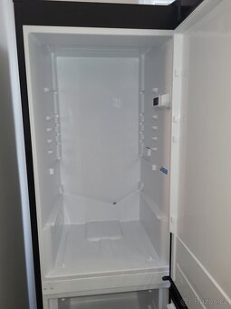 Prodám ledničku Indesit- černá - 6