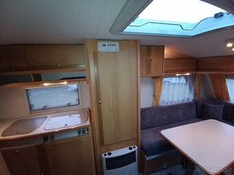 KIP č.147 Rok 2001. Pro 3 osoby. 12V+baterie. 960kg.100km/h - 6