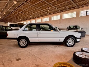 BMW E30 320i coupe klima/bez šíbru - 6