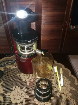 Odšťavnovač HUROM - 6